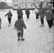 Skridskoåkning på Kristinaplan, Gävle, 1957.