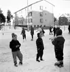 Skridskoåkning på Kristinaplan, Gävle, 1957.