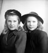 Ingejärd Vik, Maria Karlsson. Foto i mars 1946.