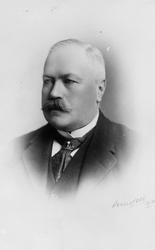 Född: 1855 Död: 1932 . Verksam som grosshandlare. Blev seder