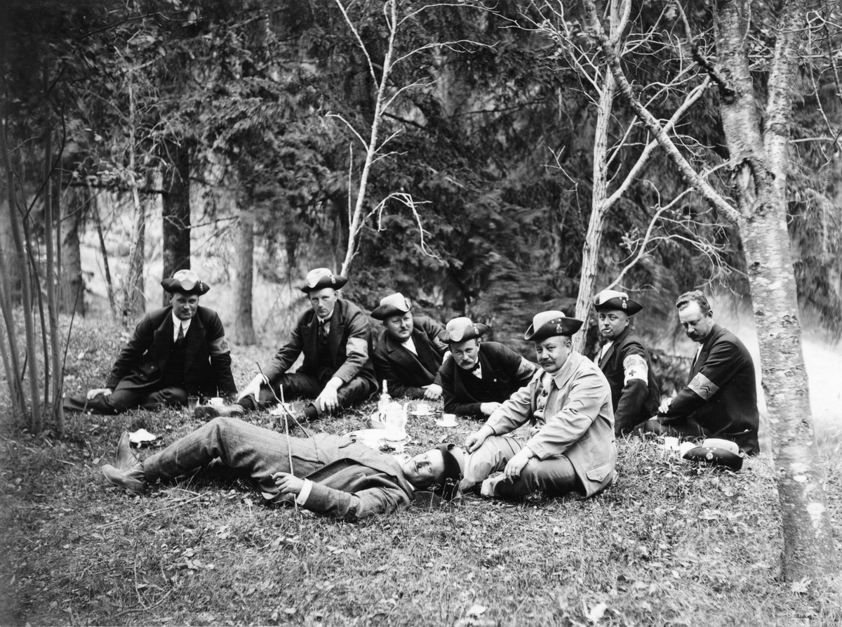 Landstormsbefälet håller kafferast, Engesberg 10/8 1914.
