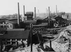 Sandvikens Järnverk omkring 1930.
I mitten på bilden ligger martinverk 1 och 2. Martinmetoden var under 1900-talets första årtionden den dominerande metoden för stålframställning.
Klensmedjan är placerad i förgrunden till vänster och i bakgrunden till höger skymtar hyttan med rostugnar och masugnsbyggnad.