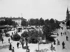 Gävle stad  Norr, Stortorget.
Lövmarknad på Stortorget (Salutorget) omkring 1915.