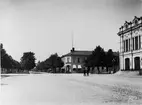 Staketgatan 1908. Till höger teatern.