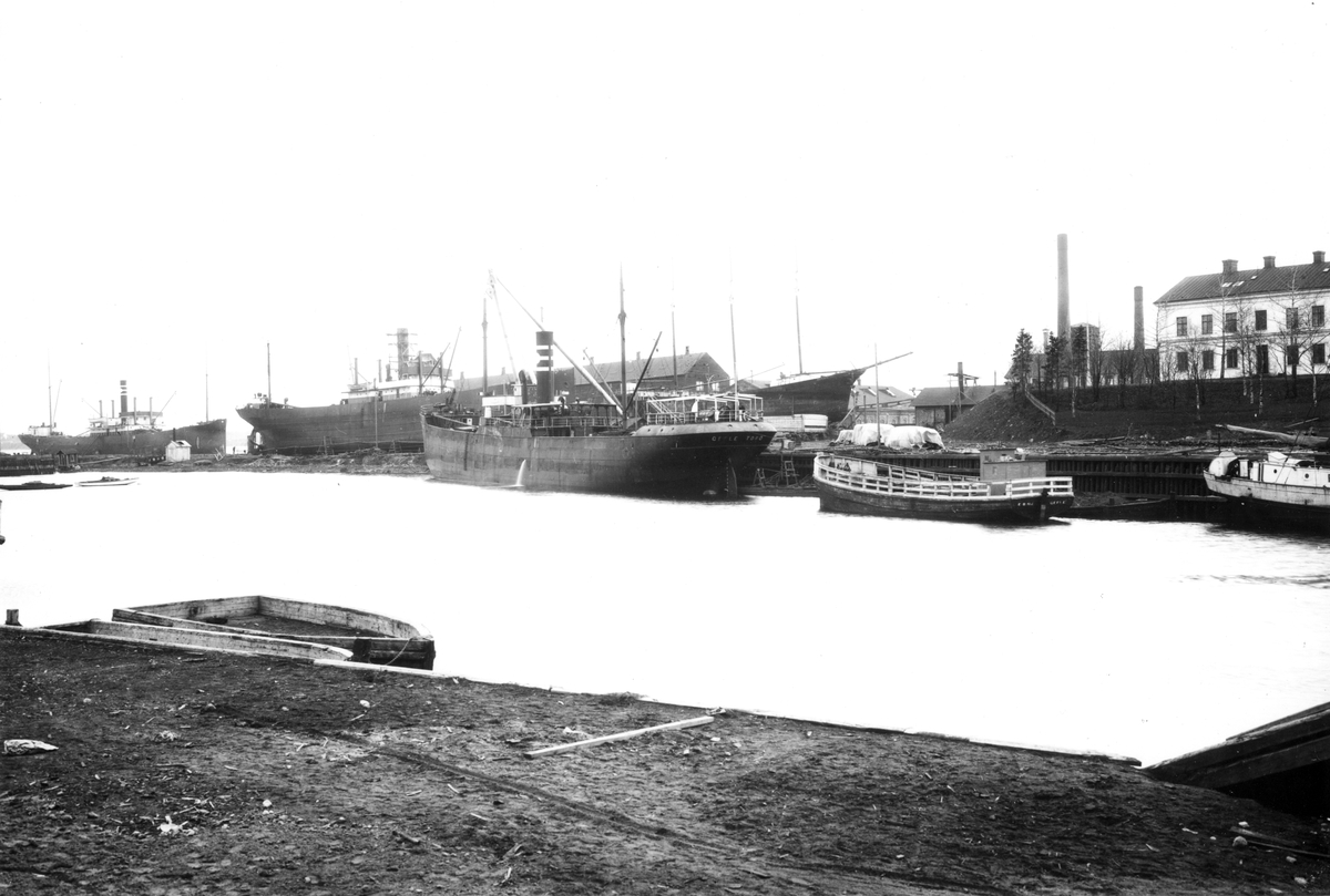 1873 anlade J.A. Bång, O.A. Brodin och Carl Hyckert på östra delen av Brynäs Gefle Varfs AB, kallat Brynäsvarvet. Varvet gick i konkurs 1876 och övertogs 1883 av AB Atlas i Stockholm. Under 1880-talets ekonomiska kris avvecklades rörelsen,bolaget ombildades 1891 till Nya AB Atlas och varvet arrenderadesav O.A. Brodin. 1896 köptes varvet av AB Gefle Verkstäder som övertagit Lindahl & Runers mekaniska verkstad. Bolaget gick i konkurs 1910 varvid verkstadsdelen ombildades till Gefle Verkstads Gjuteri AB och varvet till AB Gefle Varf o Verkstäder. 1915 övertog grosshandlaren Erik Kronberg och Erik Brodin aktiemajoriteten i bolaget, som fick namnet Erik Brodins Varvs AB. Efter konkurs 1921 bildades 1922 Gefle Varfvs och Verkstads Nya AB, som bland annat tillverkade oljecisterner och utrustningar till pappersmassefabriker.
