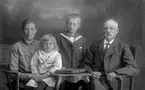 Lars Martinsson med familj, Åsbyggeby