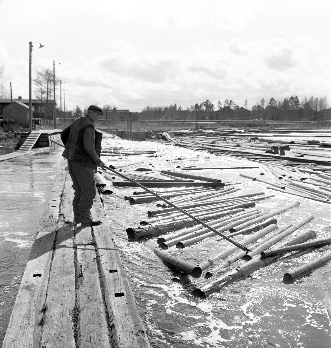 Flottning av timmer. Kastet, Bomhus