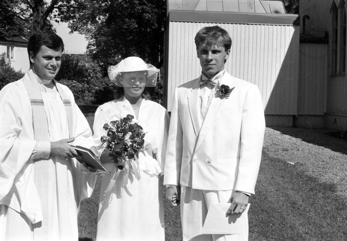 Brudpar "Haspen" Karlsson, Strömsbro kyrka. Juni 1986.