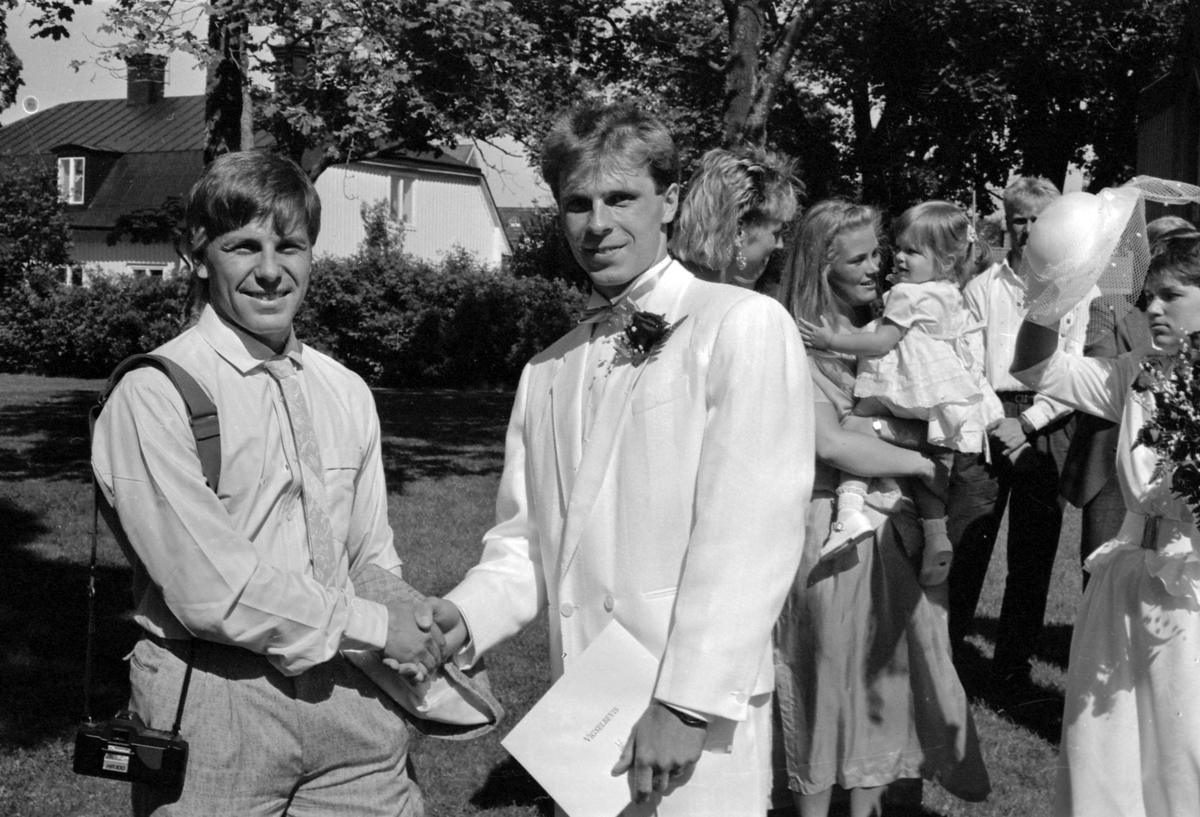 Brudpar "Haspen" Karlsson, Strömsbro kyrka. Juni 1986.