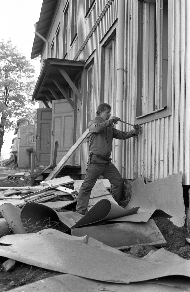 Rivning av hus i Kastet Bomhus. Oktober 1987.