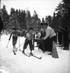 Skolungdomens fettistastävlingar på skidor. 1942