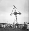 Midsommarstångsresning med dans i kolonin och stadsträdgården.
1947