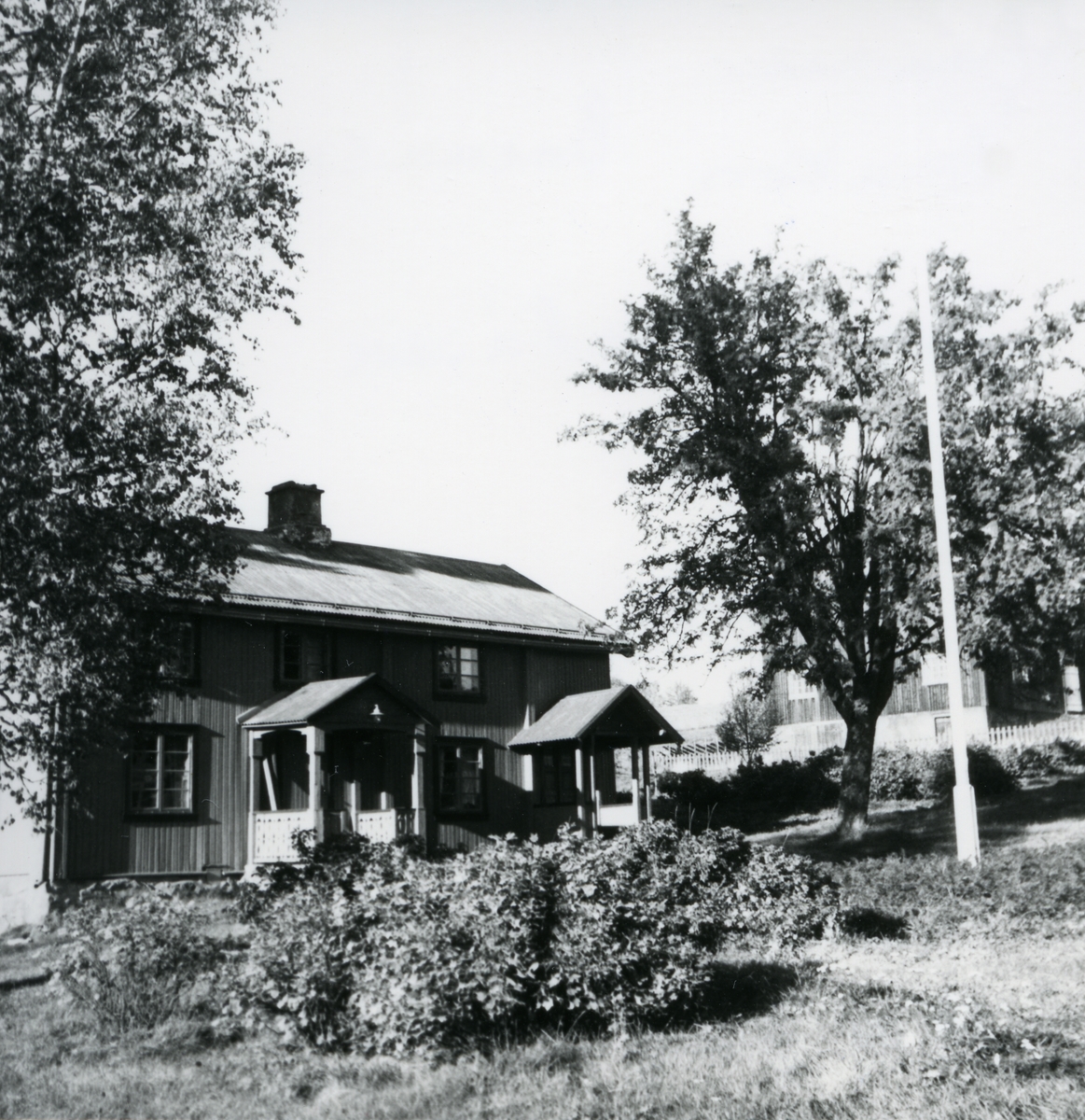 Våningshus; Jons i Galåsen. Flaggstang til høyre i bildet.