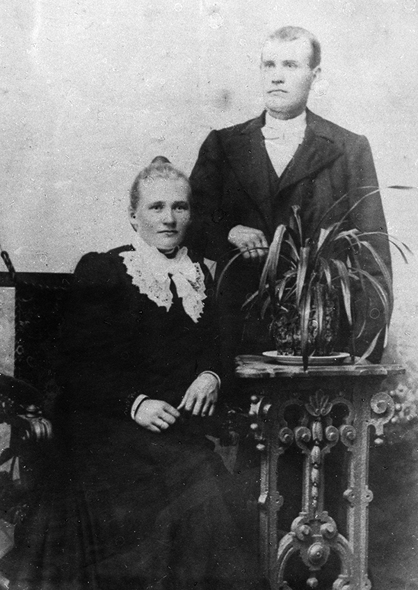 Martinus Edvardsen (1870-1960) og Kari Kristiansd. (1873-1916). Engelien (85/2).