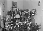 Fröken Jönssons 60-årsdag.
V. Vägen 22 B