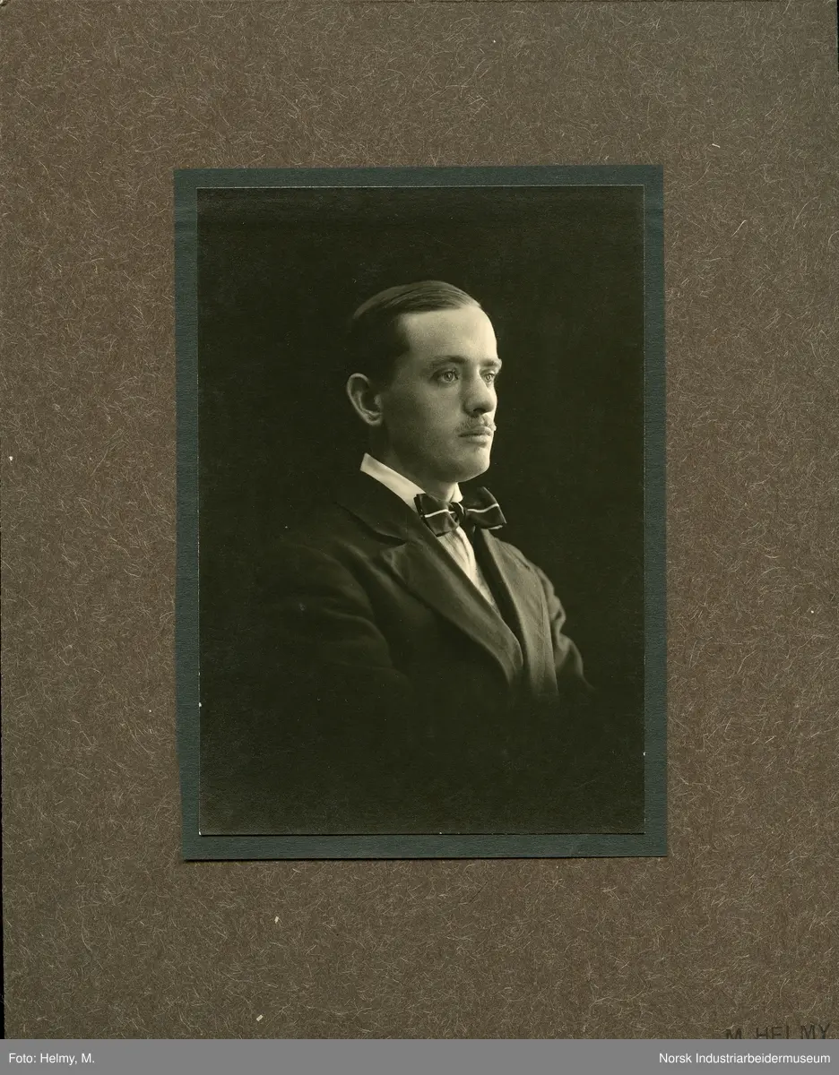 Portrettfoto av en ung Kristian Birkeland.
