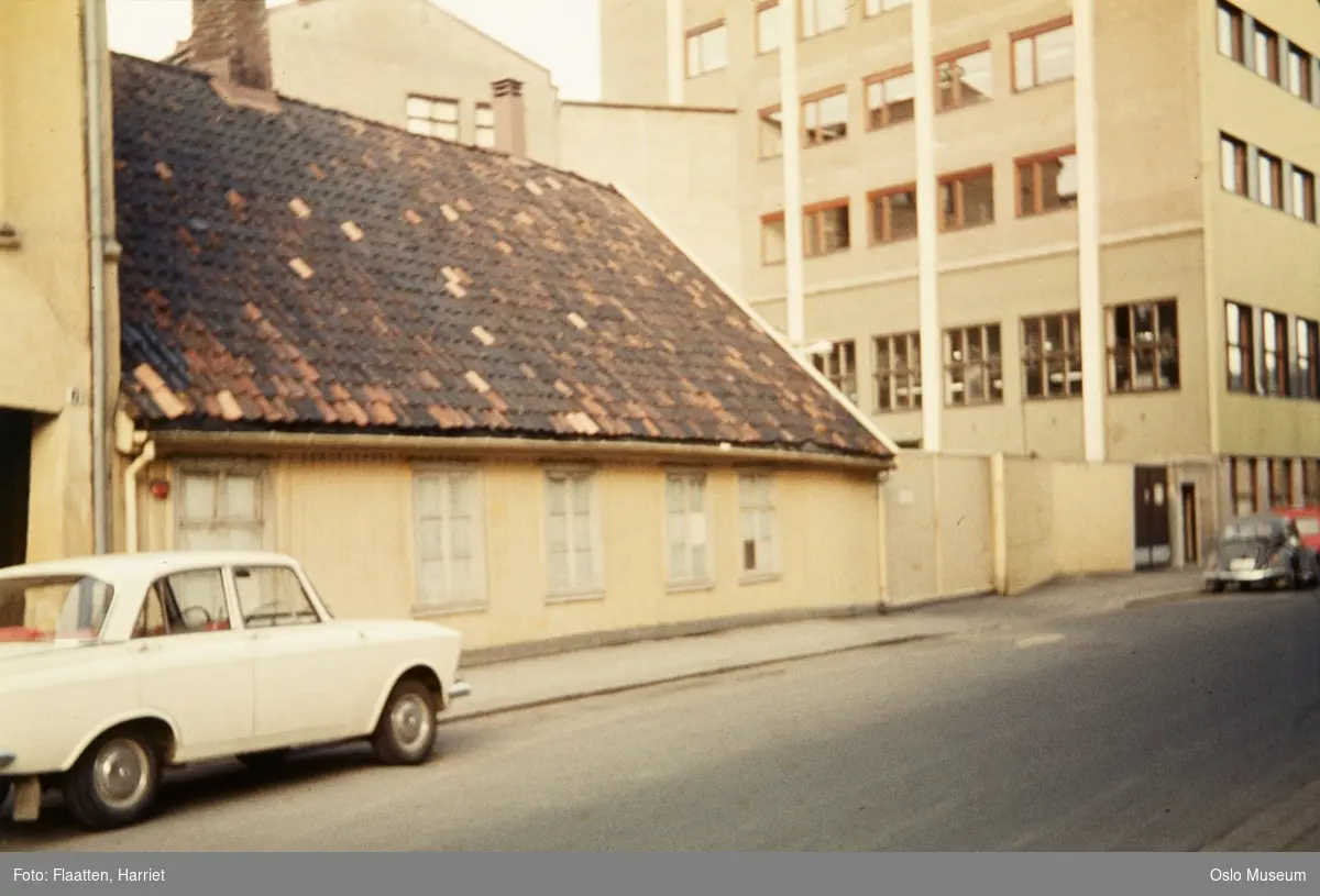 trehus, bil, fabrikkbygning, Emil Moestue trykkeri