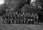 Karlsborg, Göta trängkår, gruppbild av officerskåren omkr 1900. För namn se bilaga till 54794. Foto: Axel Sjöberg.