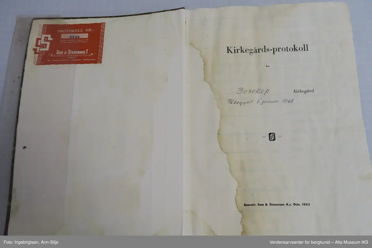Protokoll med plast rundt permene. Påbegynt 01.01.1968 og brukt frem til 1971.