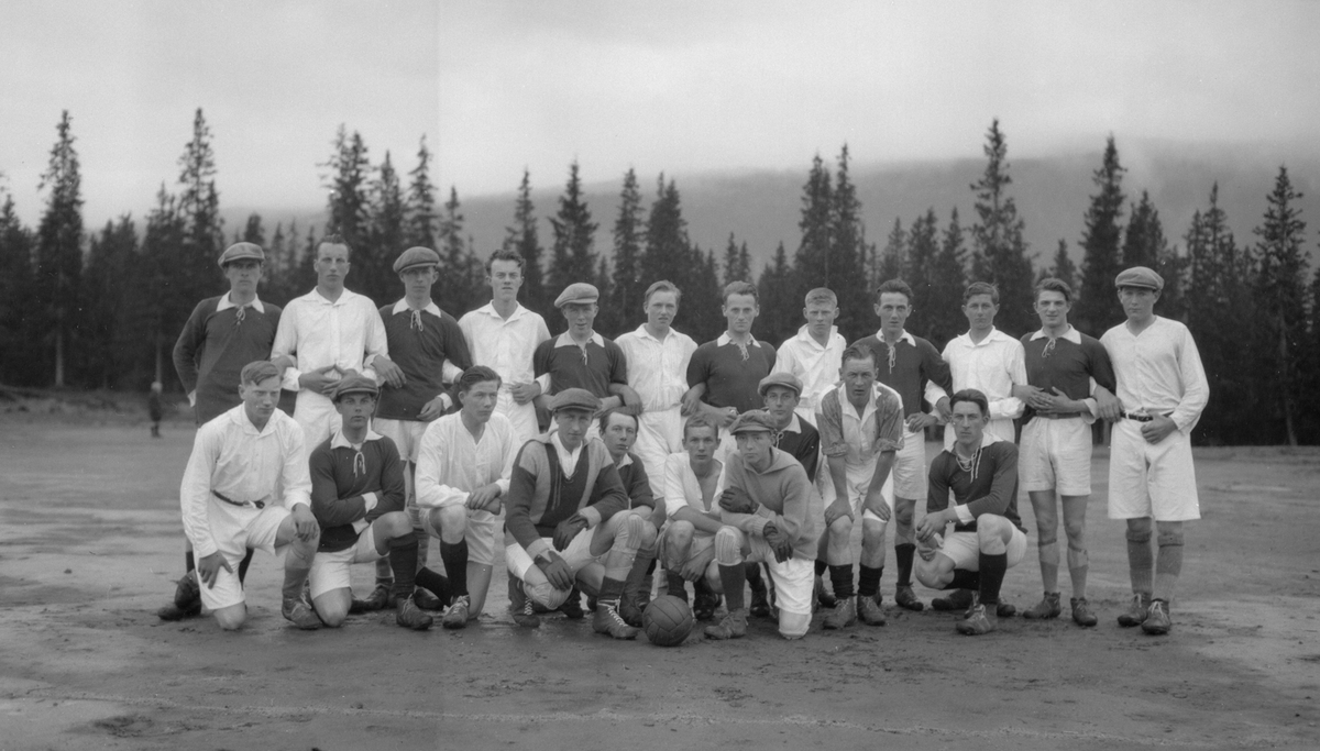 Fotballtur til Mo i Rana. Fotballag avbildet i forbindelse med fotballtur til Mo i Rana.