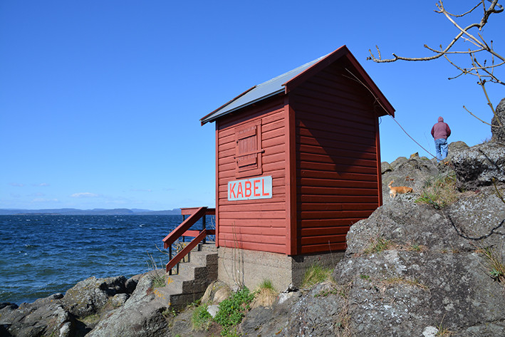 Jeløy sjøkabelhus ved Tronvik: Huset ble benyttet til inntak for sjøkablene over Oslofjorden, Jeløya - Horten. Begge kablene er bevart, men huset på Hortensiden er revet. Tronvik sjøkabelhus ligger vakkert til og er påbygd med en liten veranda.