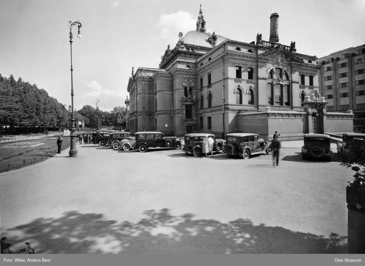 Nationaltheatret, parkeringsplass, biler, mennesker, park, gatebelysning, Hotel Continental