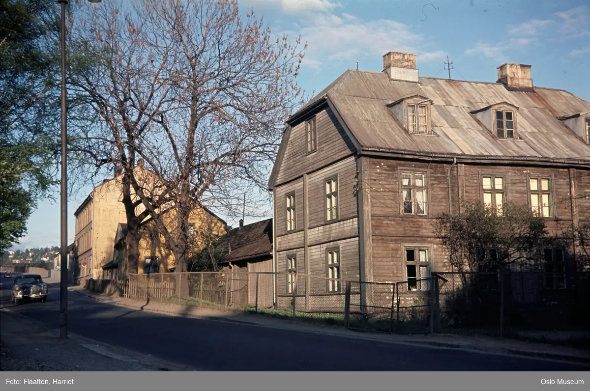 trehus, løkkebygning, bygårder, gateløp, biler