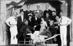 Godtemplarlokalen på 1930-talet (teaterbio). Karlsborgs revygäng med Fondén, Oskar Rosenqvist, Rickard Lejon, Åke Klingvall, Olle Stohlbin, Putte Jonsson, Greta Bielke, Brita Wikström, mannen med fiolen troligen Martin Arnholm. Byggnaden revs sommaren 1998.