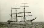 3-mast barken BOHUS av Göteborg till ankars på Rivöfjorden omkring 1919.
