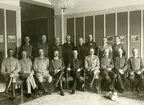 Grupporträtt av officerare vid Skaraborgs regemente I 9 med kavalleri och artillerikollegor, Skövde 1925-1930.
För namn, se bild nr. 3.