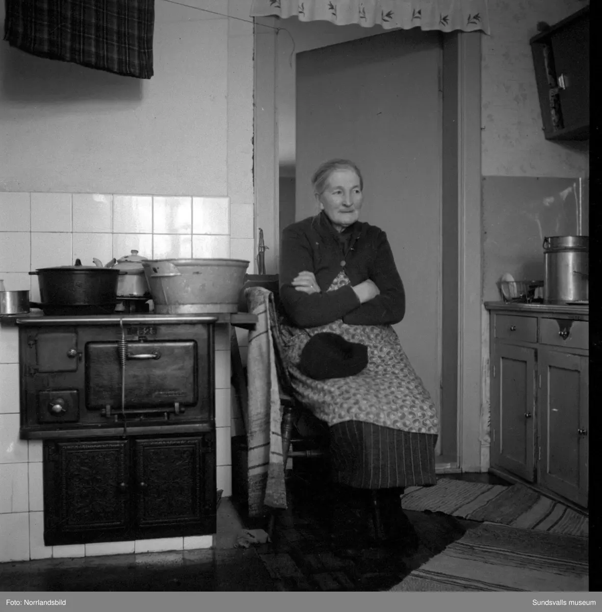 Julförberedelser hos några familjer i Bredsjön, Ljustorp.