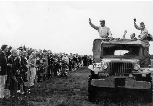 Karlsborg, FJS - dag på Flugebyn år 1958. På lastbilen syns Thore Samuelsson, Stig Johnsson och Hans Söderberg. Freijds foto.