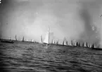 Sandhamsregattan 1930, samling före start. Närmast i mitten syns skärg. 30:an 