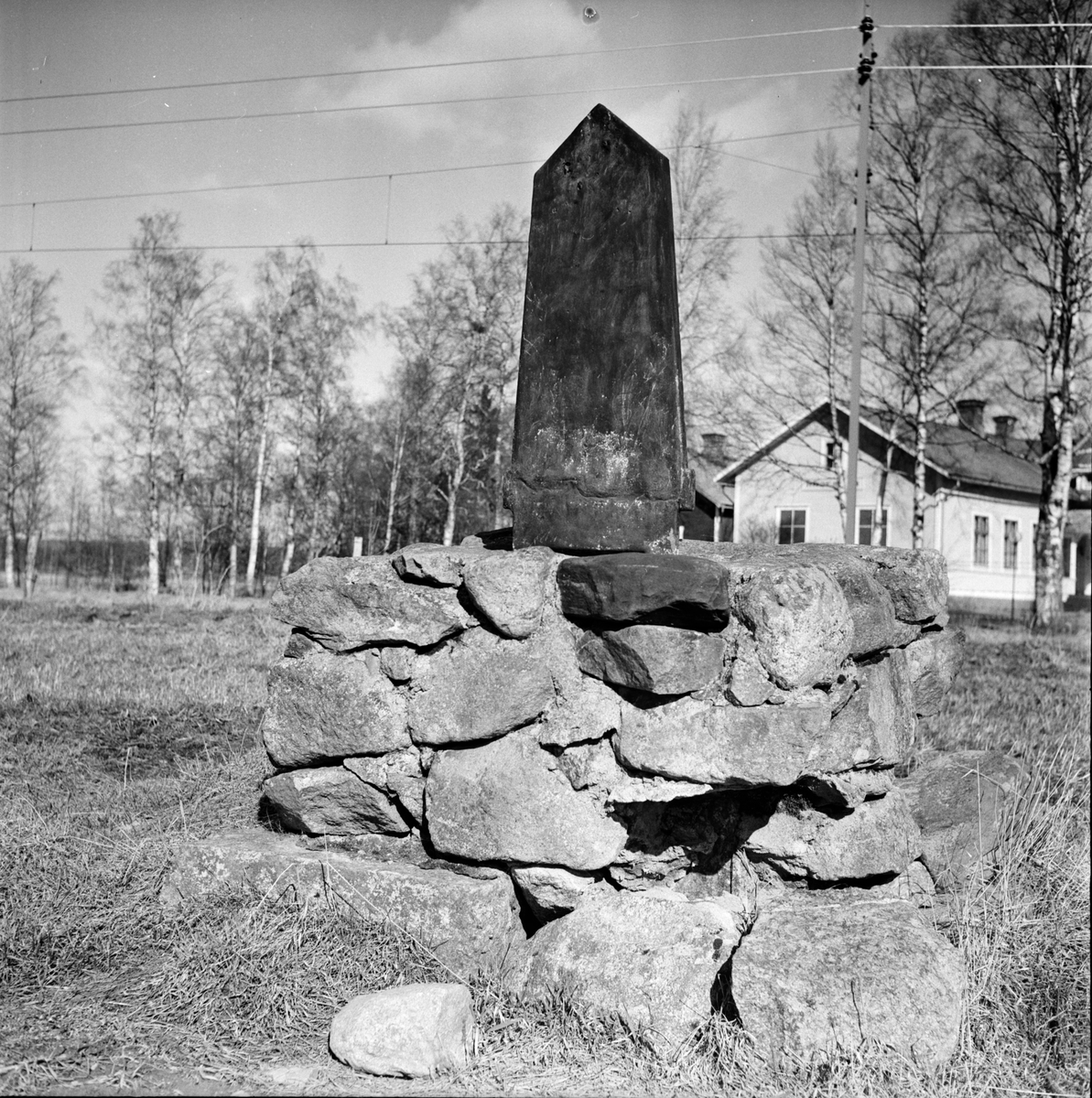 Fjärdingsstolpe i Arbrå,Vallsta,
April 197
