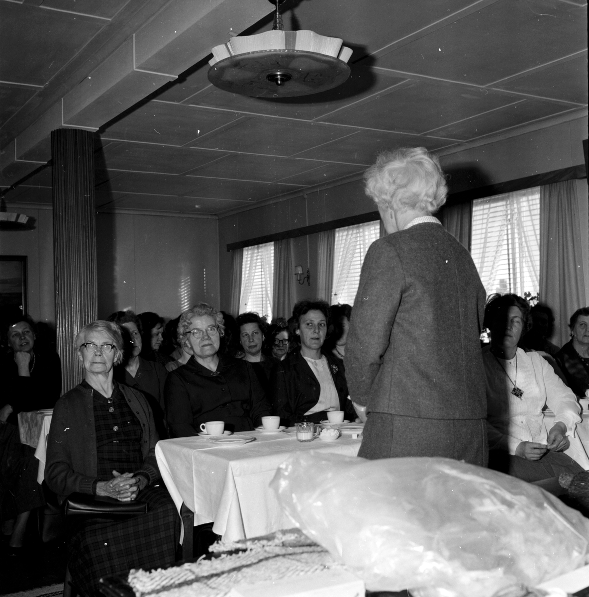 Vallsta hemslöjd,
Mattutställning,
8 Mars 1965