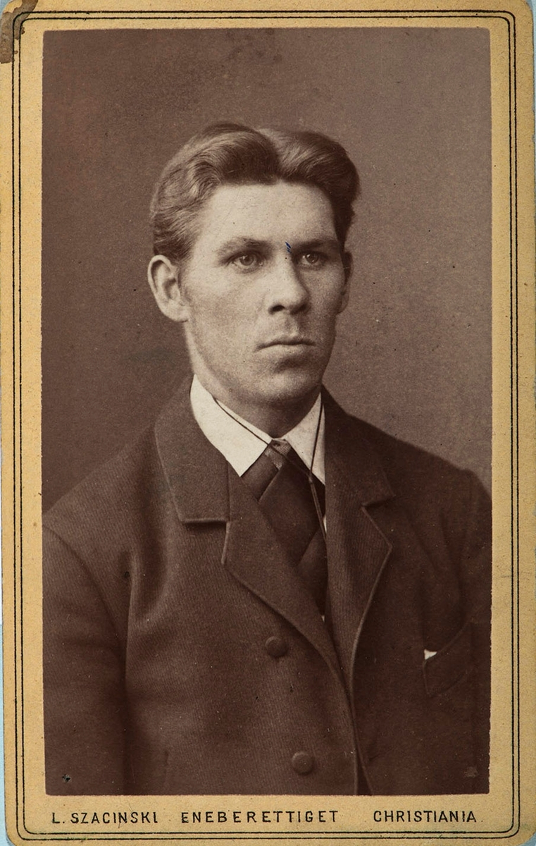 Mikkel Olsen Løvlien f. 1863. Portrett.