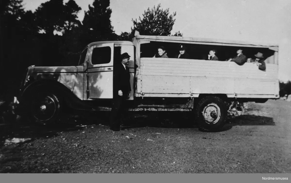 Foto fra "Freibuss" etter påskrift. Fra Nordmøre museums fotosamlinger.