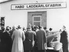 Pressinbjudan i samband med Riksutställningen år 1949. Journalister från hela landet besöker Habo Laggkärlsfabrik för att informeras om den 