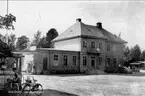 Karlsborg. Järnvägsstation med Pressbyrån längst till vänster. Kortet finns ej på museet.