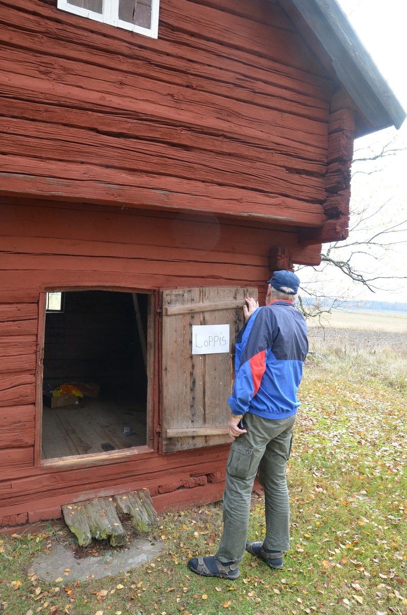 Härbre vid Huddunge hembygdsgård, Prästgården 1:1, Huddunge socken, Uppland 2014