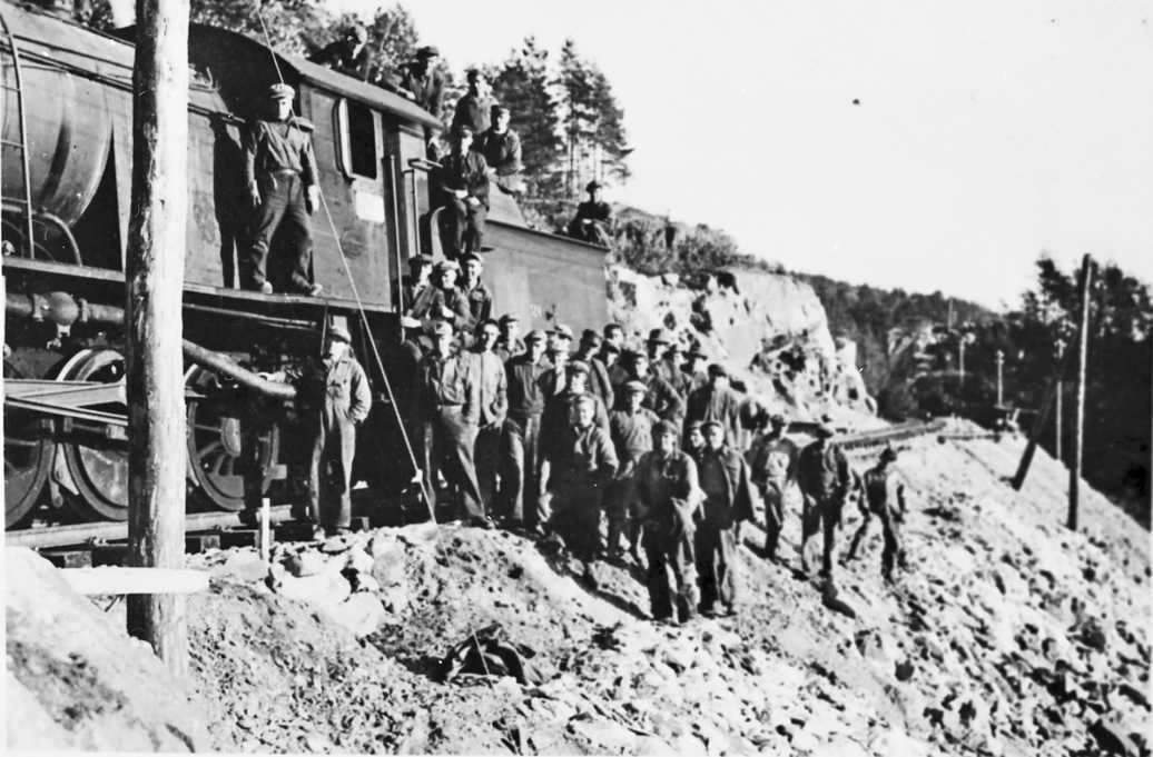 Blandt disse er det mange fra Østerdalen som var med på skinnelegging på Sørlandsbanen i 1941. 