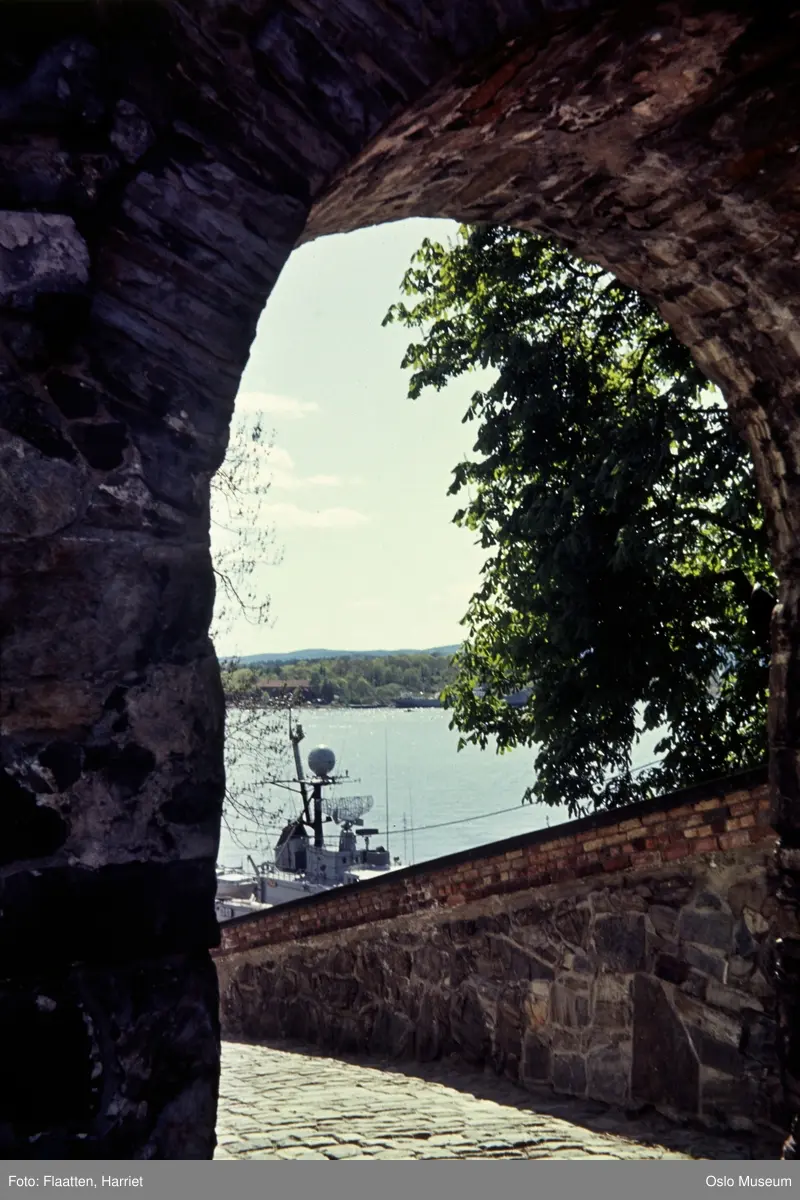 Akershus festning, port, utsikt, fjord, marinefartøy, fregatt, KNM Oslo