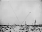 Karlsborgs radiostation i Kråk. Från mastresningen, år 1916. Masterna är konstruerade av professor K Ljungberg, Stockholm, var 210 m höga och vägde 25 ton. Foto: Alfred Sjöberg, Karlsborg. Masterna revs i mars år 2001.