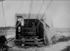 Karlsborgs radiostation i Kråk. Från mastresningen, år 1916. Masterna är konstruerade av professor K Ljungberg, Stockholm, var 210 m höga och vägde 25 ton.