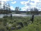 Stenansamlingen på land, Jim och Mikael i bild.