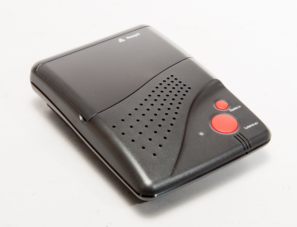Kodstyrd telefonsvarare med mikrokassett MC-20, med nätadapter och mikrokassett, i originalkartong.