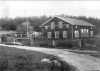 Mölltorp, Gelsebo (Gälsebo) skola omkr 1908. Endast förstoring 24 x 39 cm.