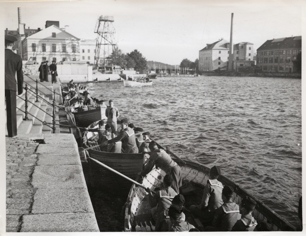 Trevåningshus med avlång planform. Fasaden är slätputsad i en grå kulör med pilastrar mellan varje fönsteraxel. Byggnaden har stora fönsterpartier med småspröjsade rutor. Taket är utformat som ett brant sadeltak och täcks av röda tegelpannor. Byggnaden utgör ett exempel på industribyggnad med drag av 1920-talsklassicism.