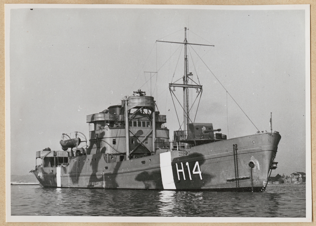 Hjälpkryssaren Wiros (HJKR 14) styrbordssida.