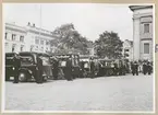 Bilden visar jordfästningen av sex av offren från ubåten Ulven fredagen den 6. augusti 1943 i Fredrikskyrkan. Officiant Ehmgård, organist Murgård, Kungl. Flottans musikkår, dirigent Harry Olsson.